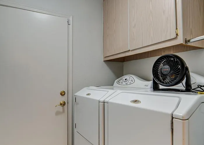 Route 66 Oasis In Downtown With Heated Pool & Mini Golf *