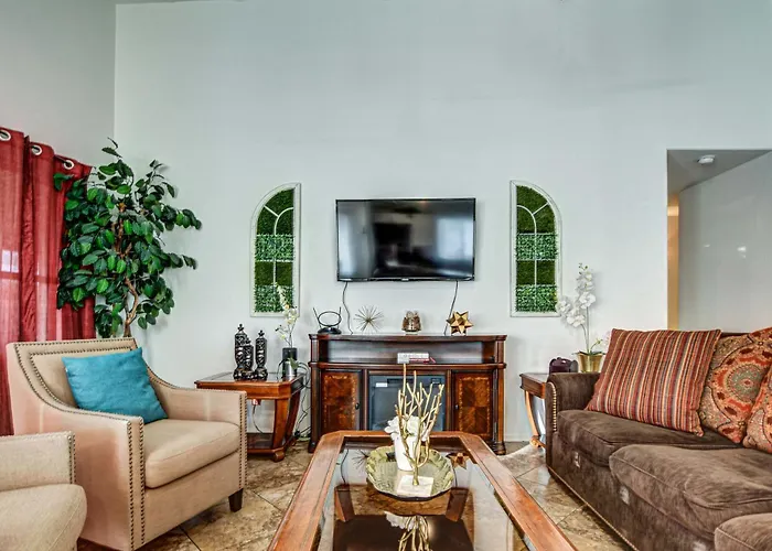 Route 66 Oasis In Downtown With Heated Pool & Mini Golf