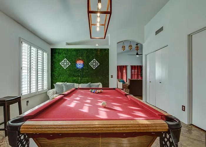Route 66 Oasis In Downtown With Heated Pool & Mini Golf Holiday home *