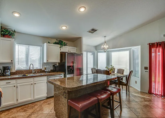 Route 66 Oasis In Downtown With Heated Pool & Mini Golf Holiday home