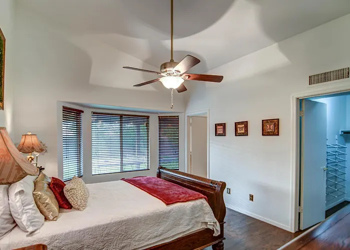 Route 66 Oasis In Downtown With Heated Pool & Mini Golf *