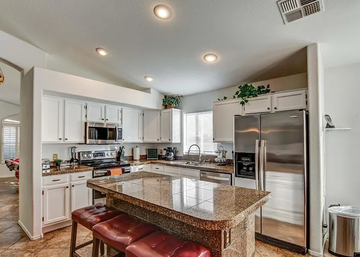 Route 66 Oasis In Downtown With Heated Pool & Mini Golf *